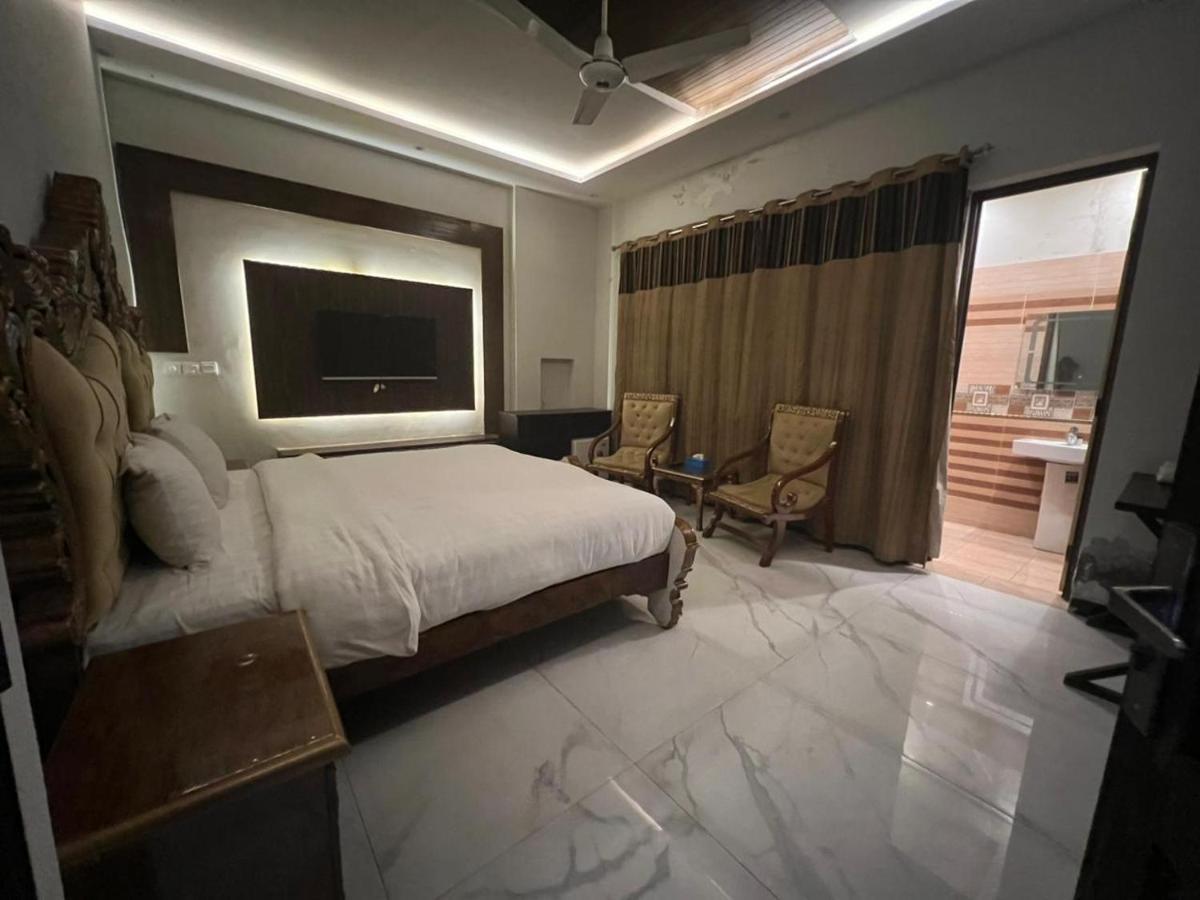 Palm Tree Hotel Lahore Ngoại thất bức ảnh