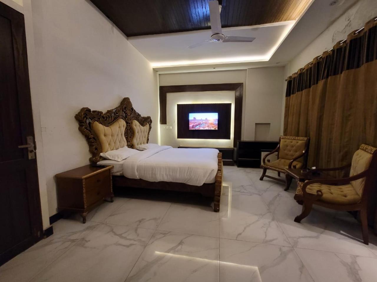 Palm Tree Hotel Lahore Ngoại thất bức ảnh